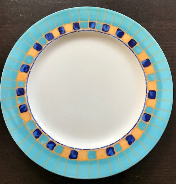 Assiette de présentation;32 cm porcelaine. effet peint main. motifs mosaïque bleu profond- bleu caraïbe et or. artludie